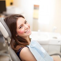 A woman at her dental appointment for tooth extraction